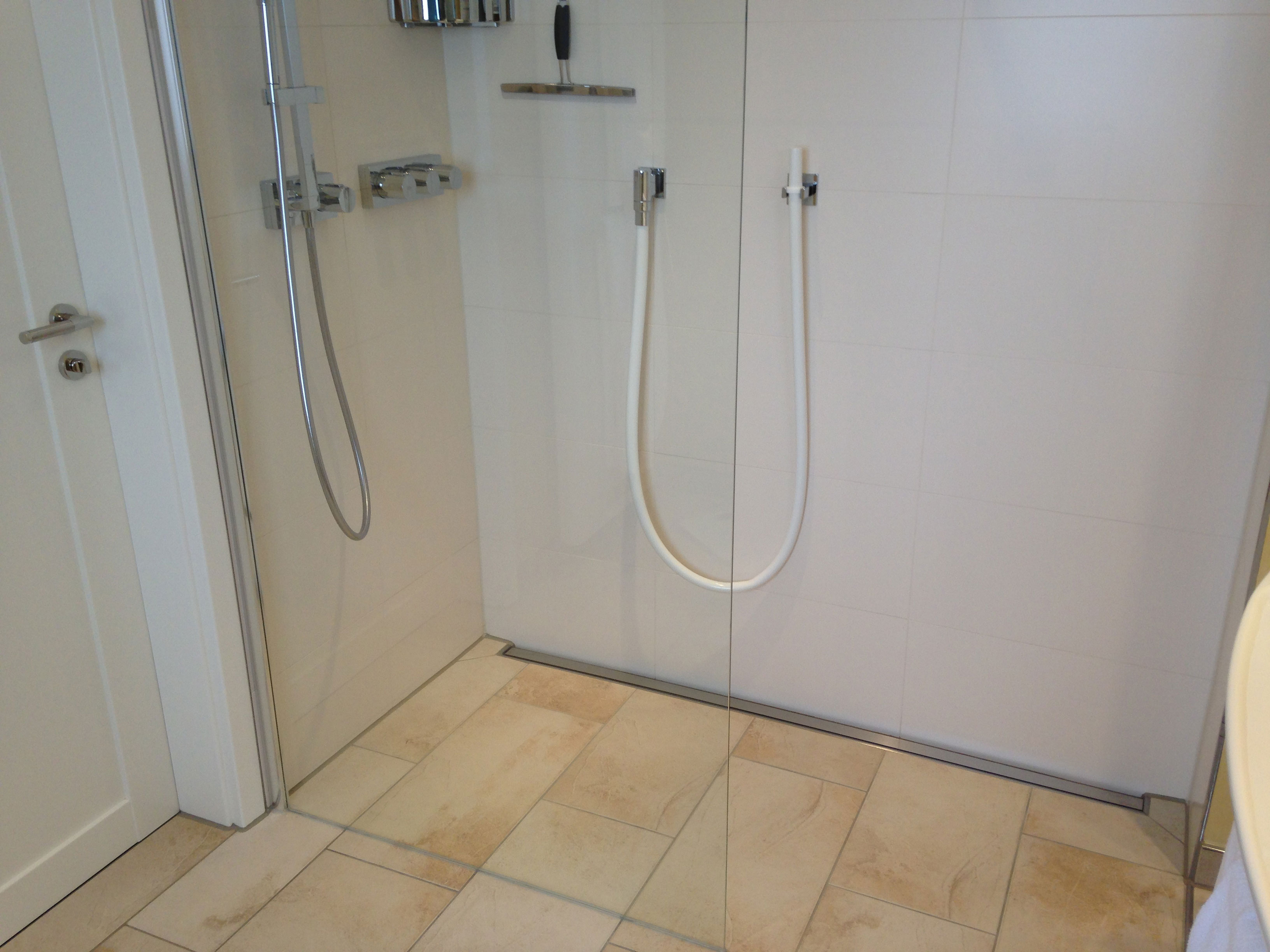 Bad-Umbau mit begehbarer Dusche, Ismaning | Renovierung Catalin